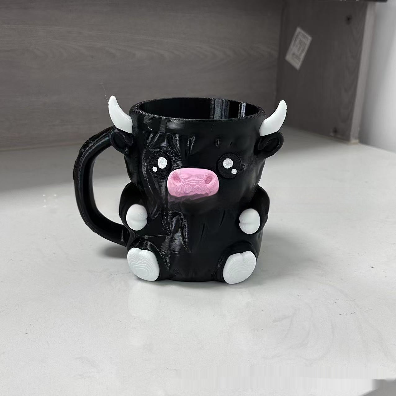 Classic ice-cream holder