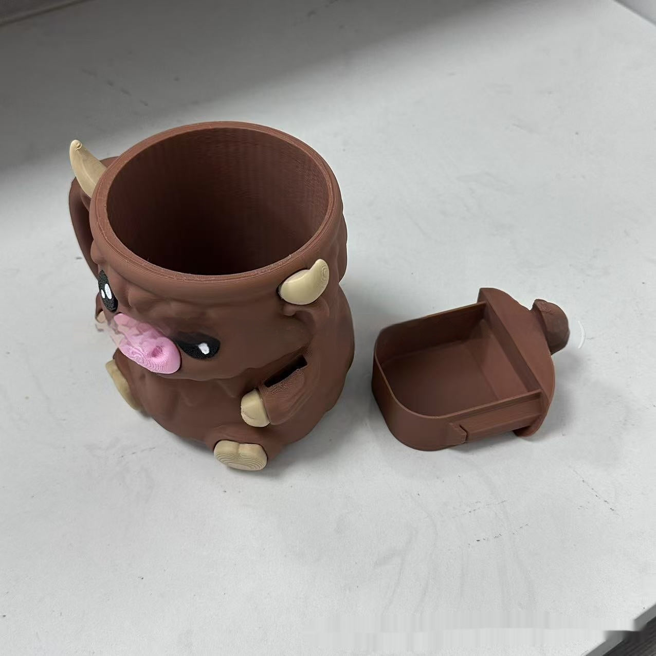 Classic ice-cream holder