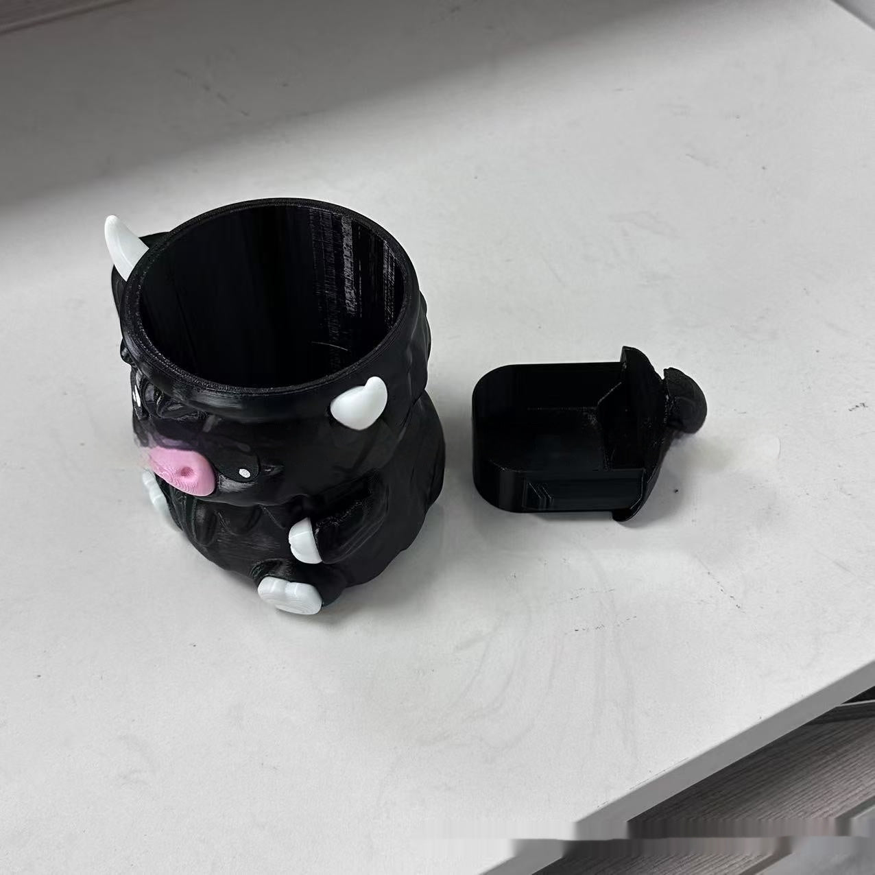 Classic ice-cream holder